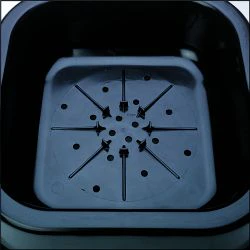 Miller 10 Quart Plastic Salt & Mineral Block Pan - Image 2