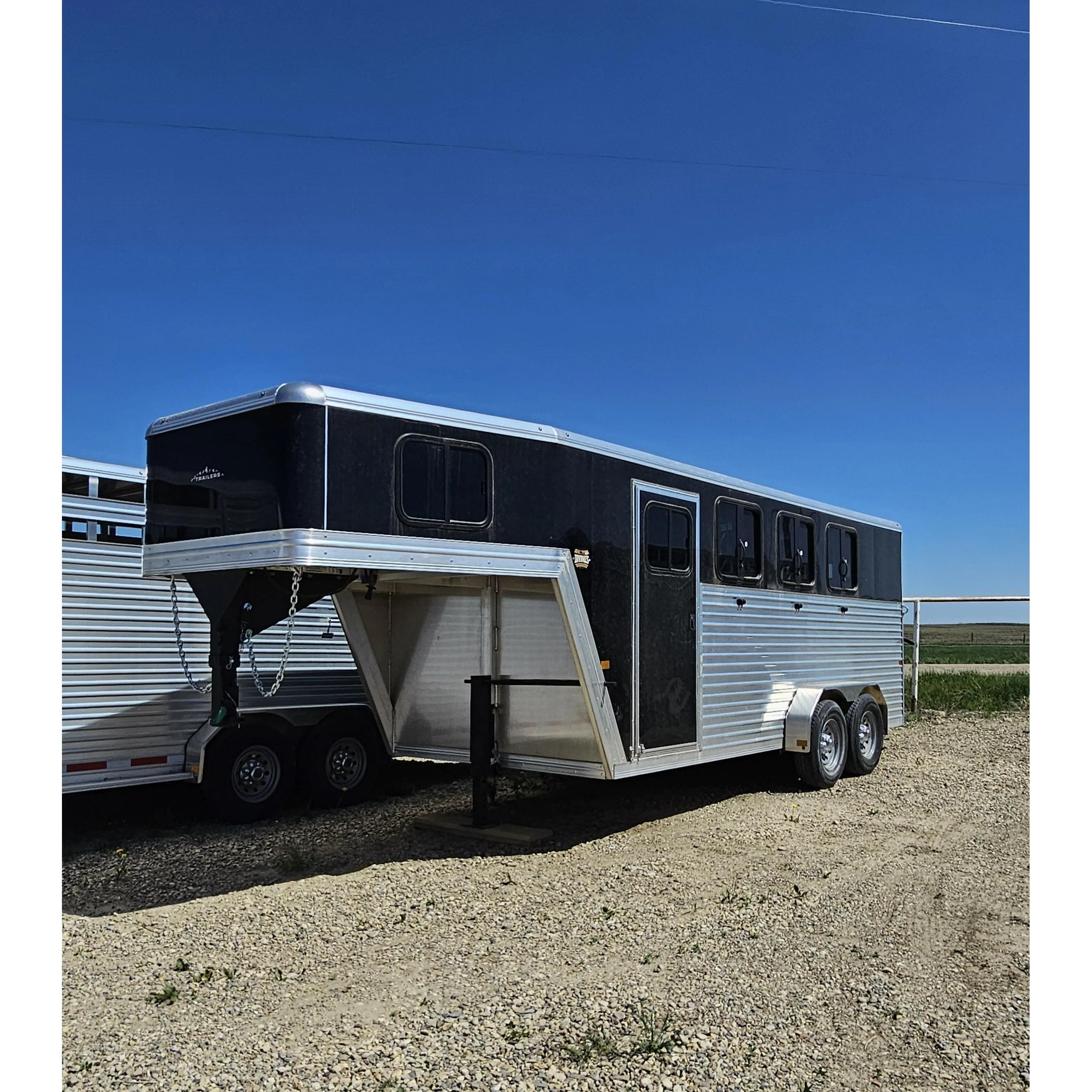 2025 High Country 3-Horse Gooseneck **AT ROSEHILL AUCTION** - Image 3