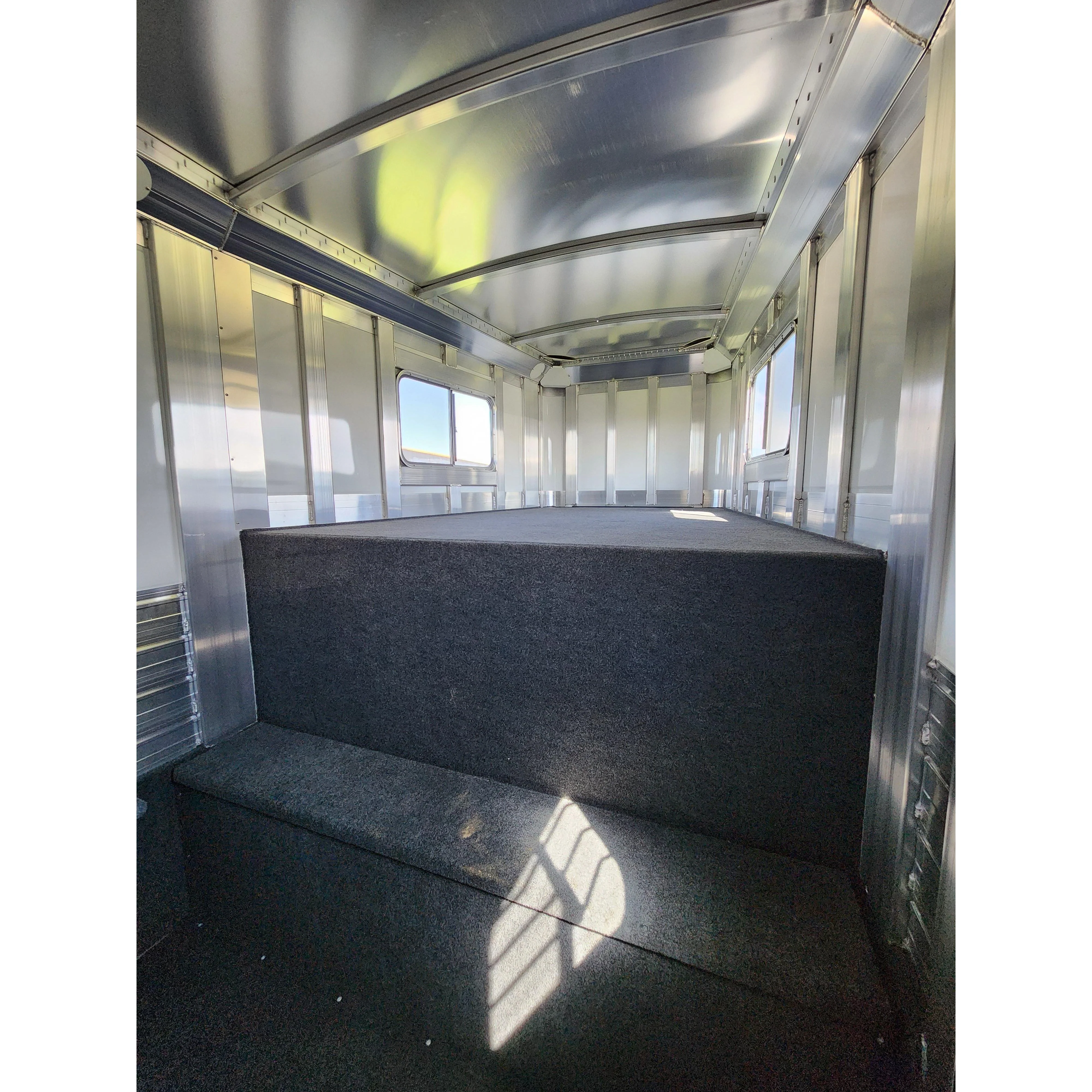 2026 4-Star 24' 2+1 Horse Trailer - Image 15