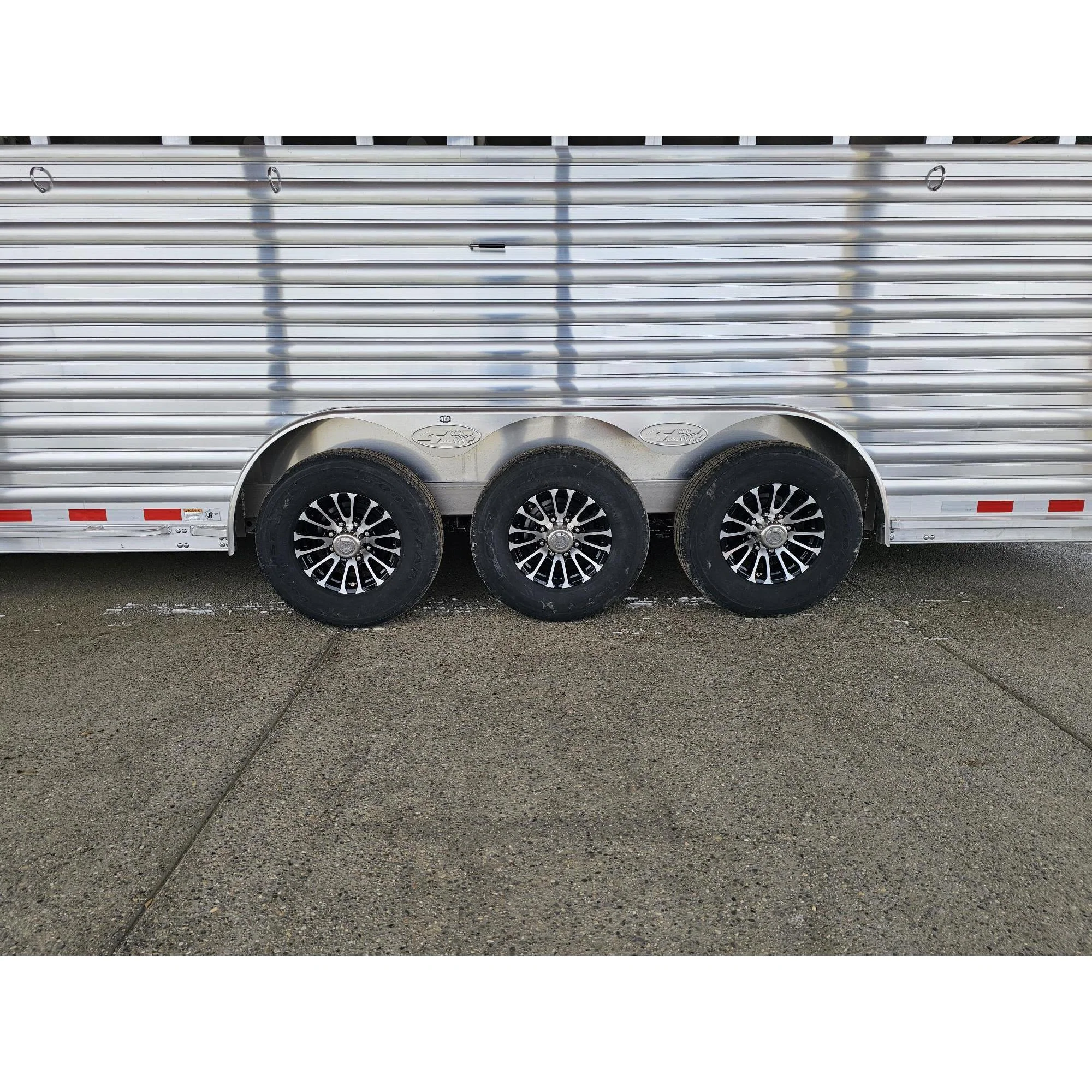 2026 4-Star 30' Stock Trailer - Image 8