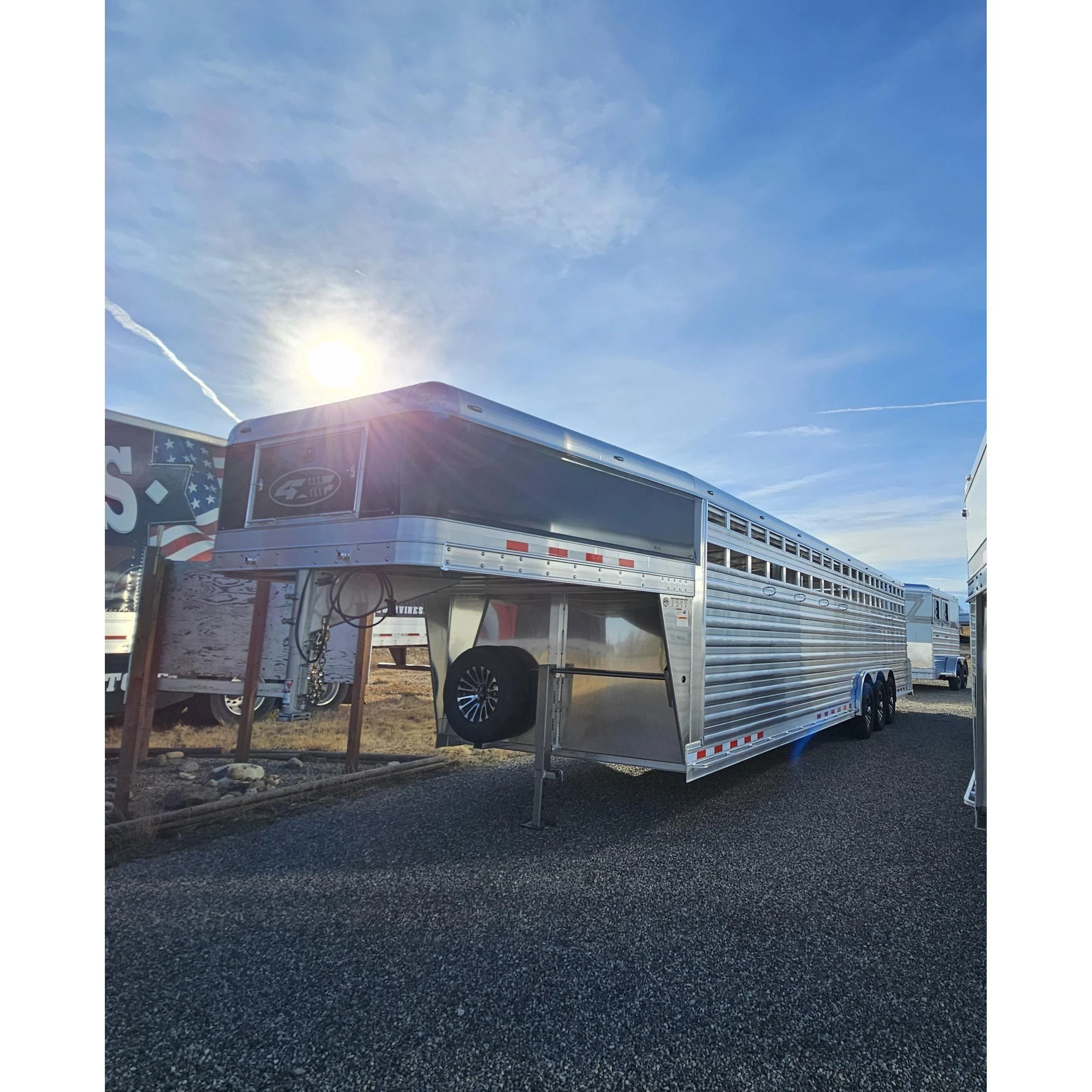 2026 4-STAR 32' Stock Trailer with Rolling Center Gate - Image 3