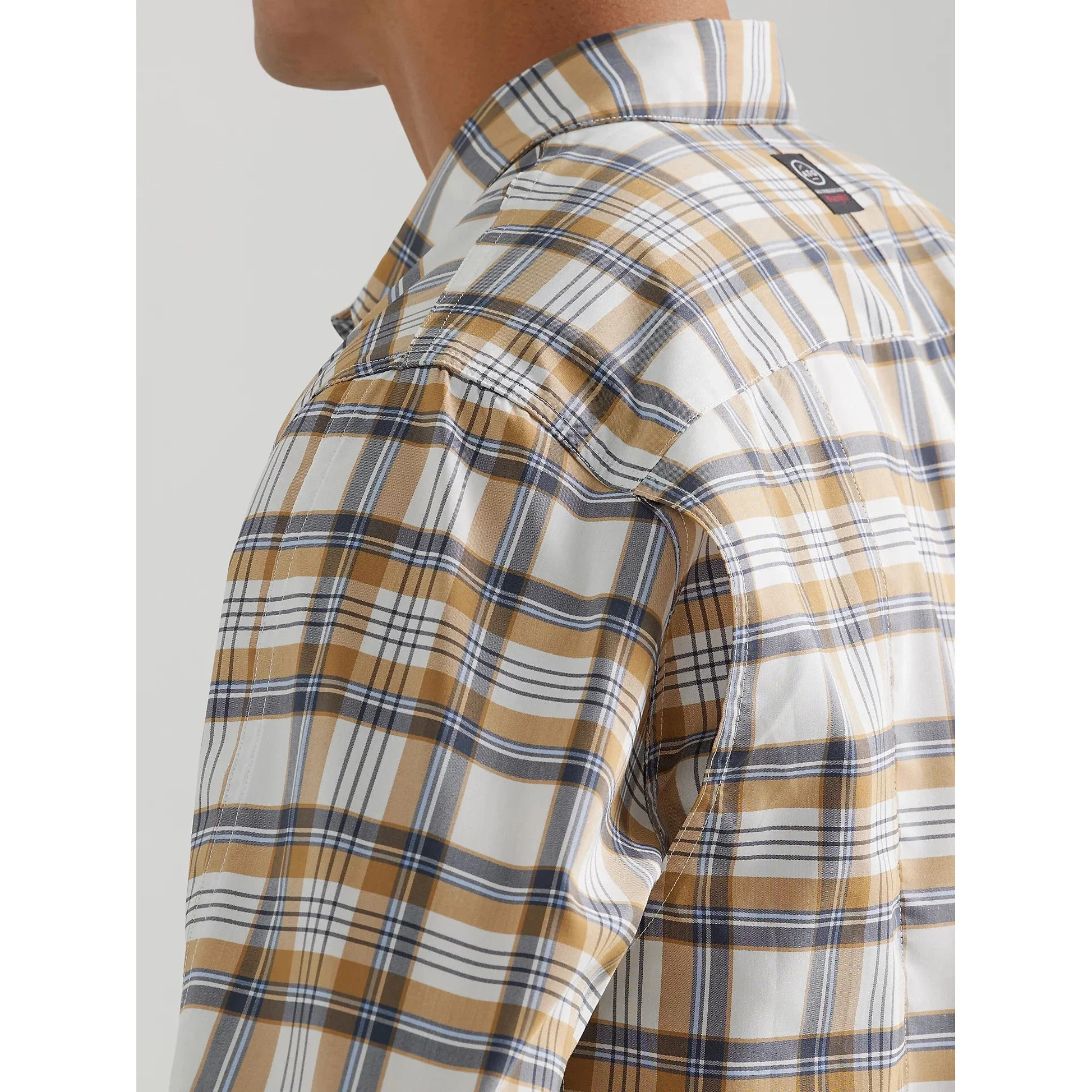 Wrangler Men's ATG Long Sleeve Men's Hike To Fish Plaid - Bistre - Image 4