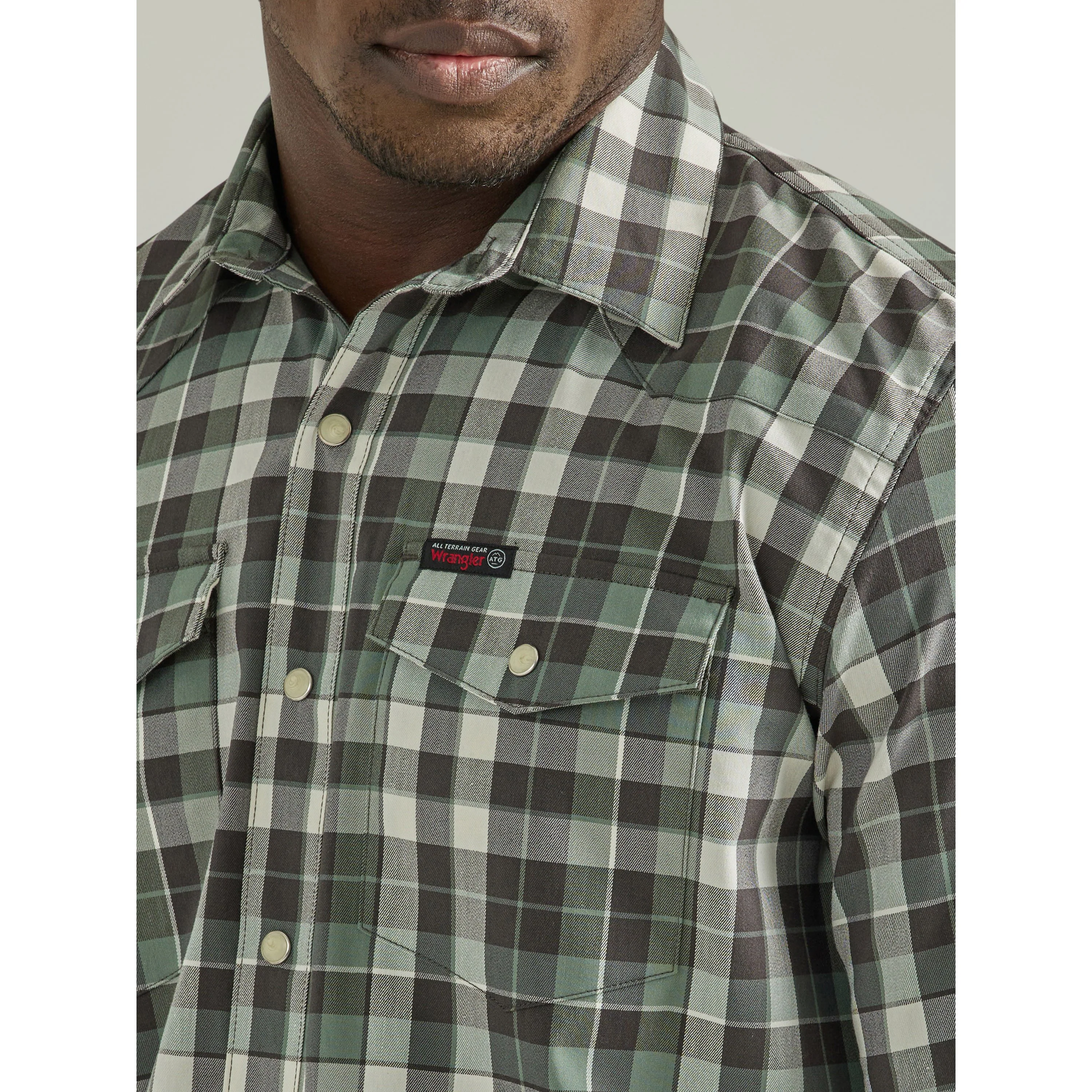 Wrangler Men's ATG Long Sleeve Utility Plaid Shirt - Green - Image 3